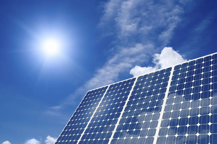 Güneş paneli / güneş enerjisi sistemi — temsili görsel